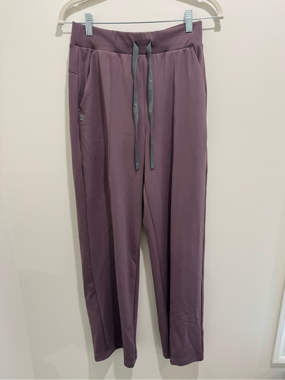 FIGS Piedra High-Rise Straight-Leg Scrub Pants Plum Small